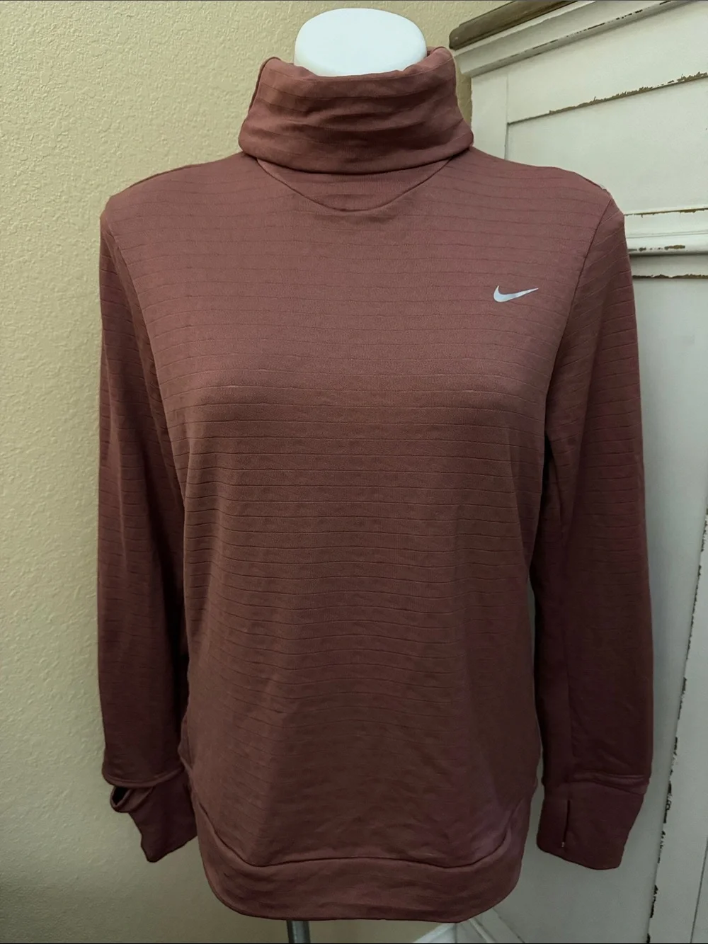 Nike Women’s Brown Turtleneck Long-Sleeve Therma Fit Running Top